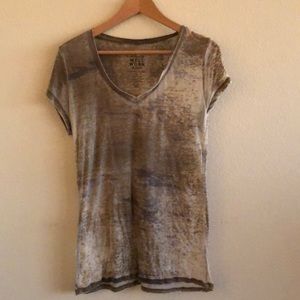 EUC Well Worn LA Camo VNeck Tee SZ XL